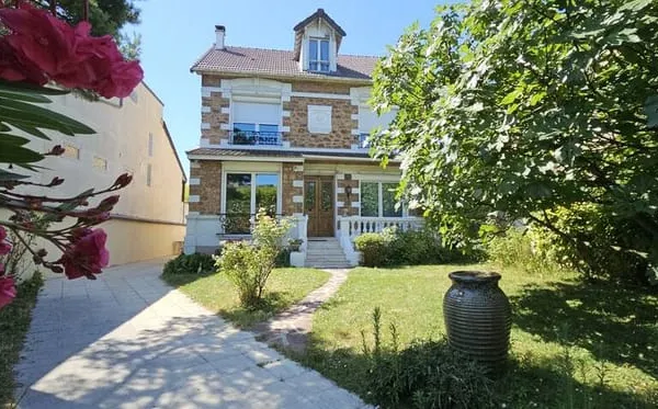 Maison 11 pièces 220 m²