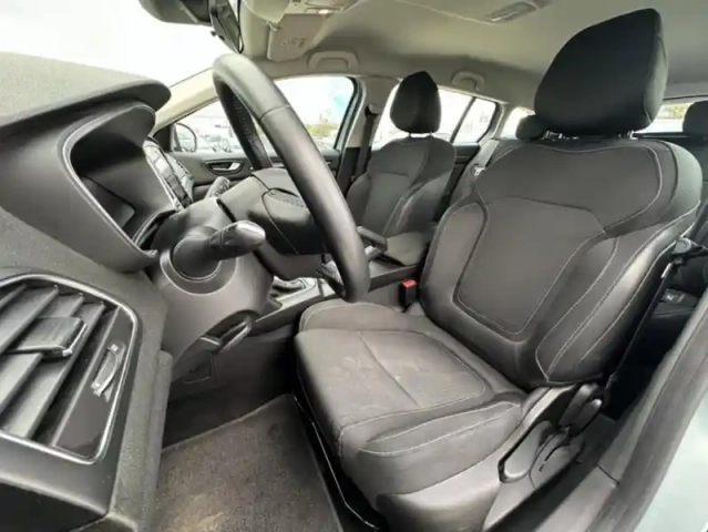 Renault Megane iv evolution blue dci 115 — photo 12