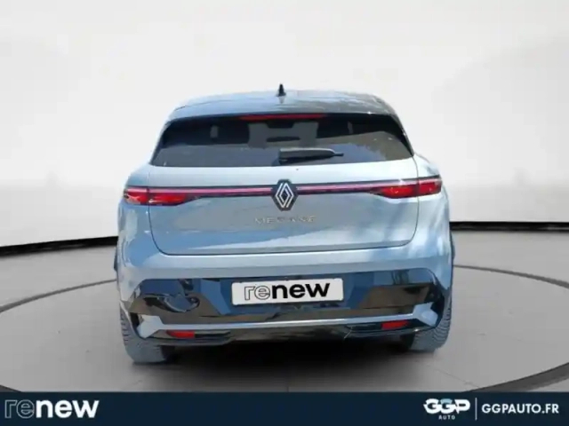 Renault Megane e-tech electric ev60 220ch iconic super charge — photo 4