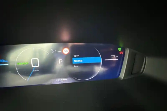 Peugeot 2008 electrique 54 kwh 156 ch — photo 22
