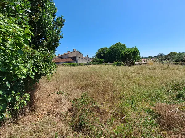 Terrain constructible de 433 m² situé sur la commune de Rives d'Autise hors lotissement