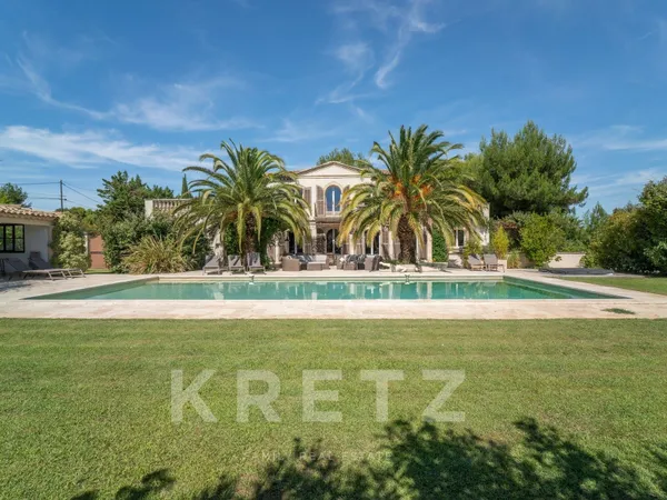 Saint-Rémy-de-Provence - Bastide de 300 m² avec 7 chambres, piscine et 3 350 m² de terrain