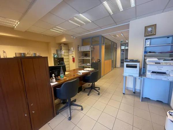 Rodez - Local professionnel / Bureaux de 120 m²