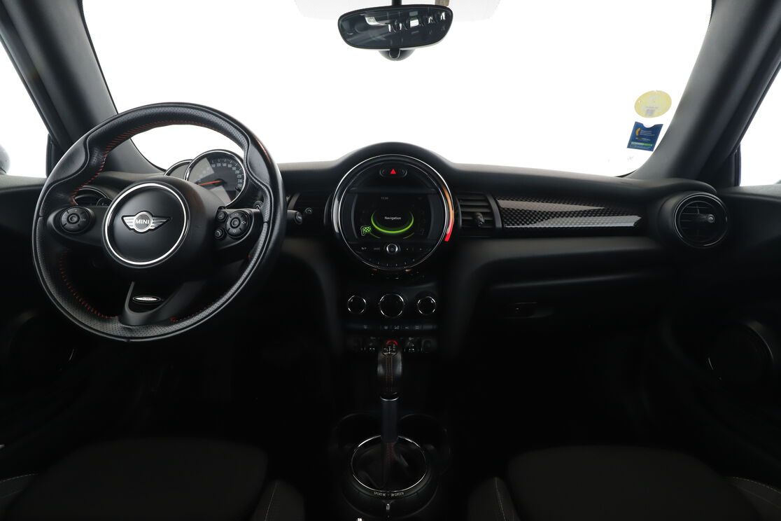MINI Cabrio Cooper SD Finition Red Hot Chili BVA6 — photo 11