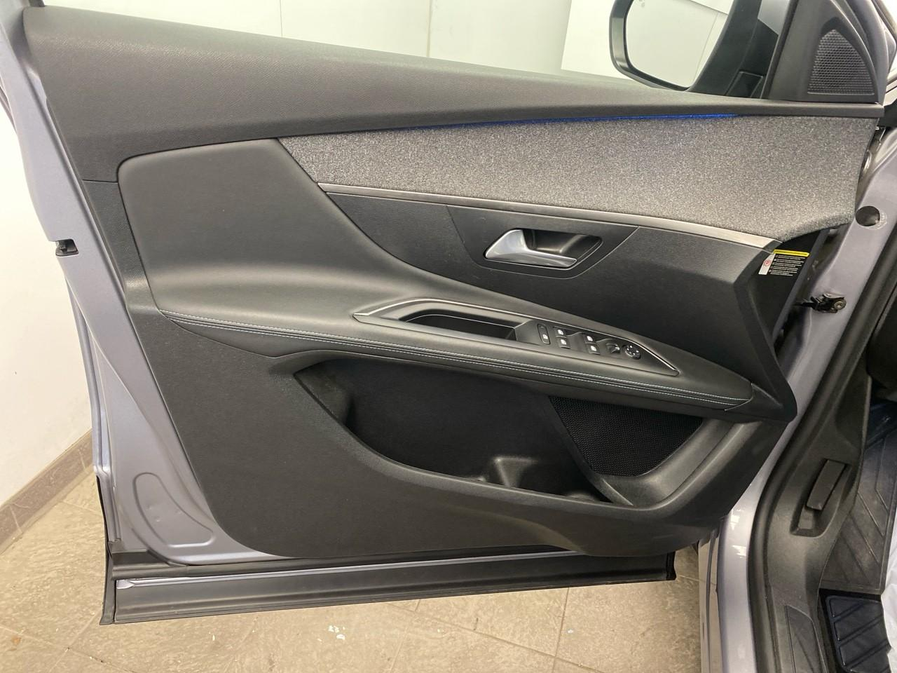 Peugeot 3008 hybrid 225 e-eat8 allure pack — photo 20