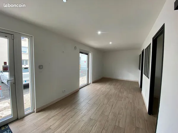 Bureaux 47 m² VEAUCHE