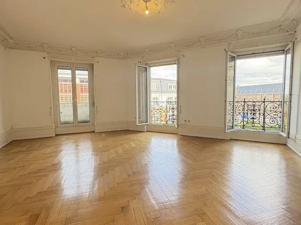 Appartement 7 pièces 246 m²