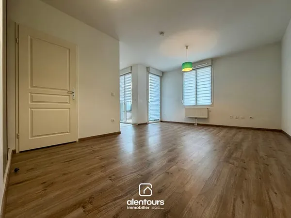 STUDIO 33 M2 NANCY AVEC TERASSE ET PARKING
