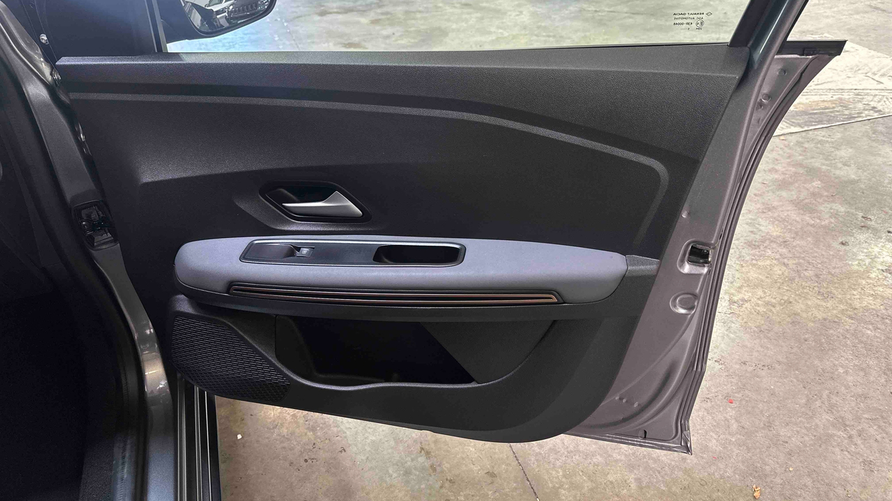 Dacia Sandero ECO-G 100 GSR2 — photo 25
