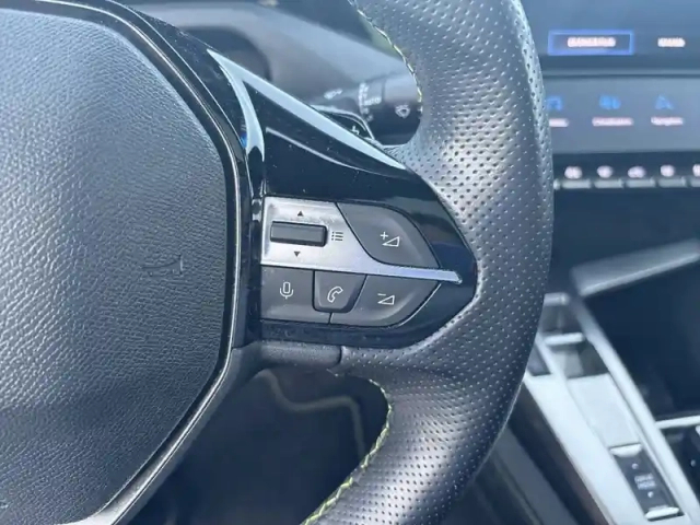 Peugeot 308 phev 180 e-eat8 — photo 21
