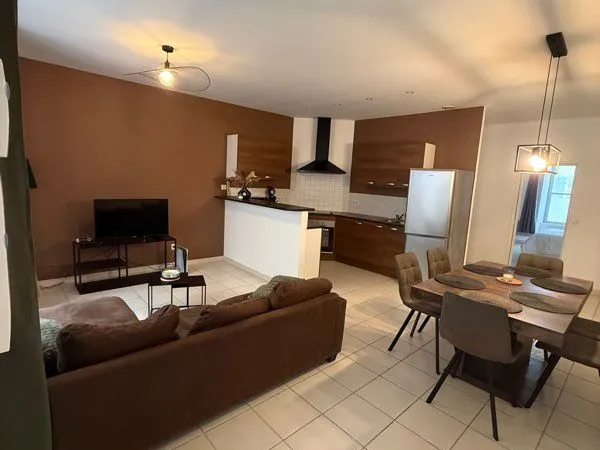 Appartement meublé 65 m² avec cour intérieure privative - Bagnols-sur-Cèze