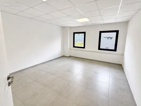 À LOUER - Dépôt de 100 m² - Saint-Pierre-en-Faucigny (74)