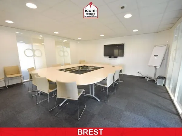 FINISTERE - Brest (29200) - A VENDRE - LOCAUX DISPONIBLES DE 462M² POUR 2027 - 14 BUREAUX - 2 SALLES