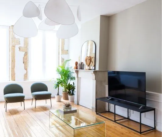 Chambre avec salle de bain privative dans un superbe appartement meublé en colocation