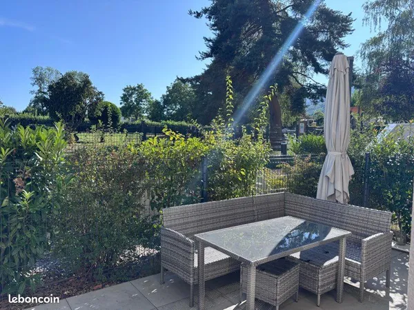 T3 récent de 69 m² avec terrasse de 31 m² et 2 garages sécurisés, aux portes de la Suisse