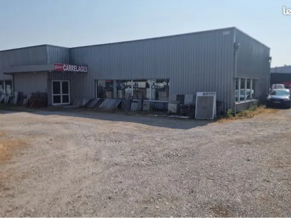 Local d’activité et entrepôt Location Saint-Paul-lès-Dax  668m² 3900€