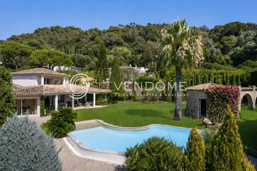 Villa 7 pièces 228 m²