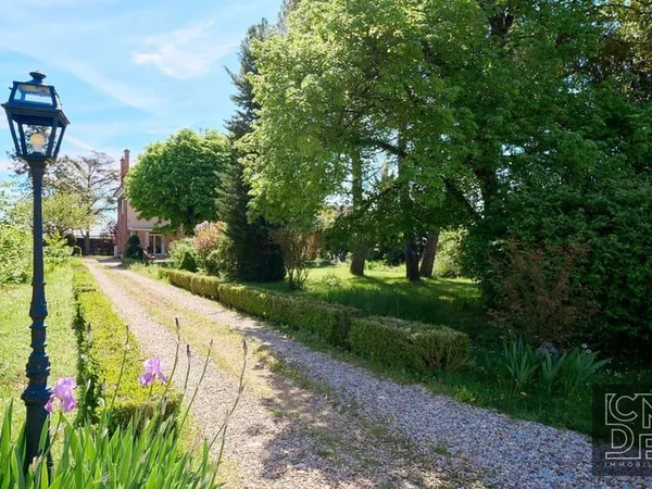 Maison 10 pièces 318 m²