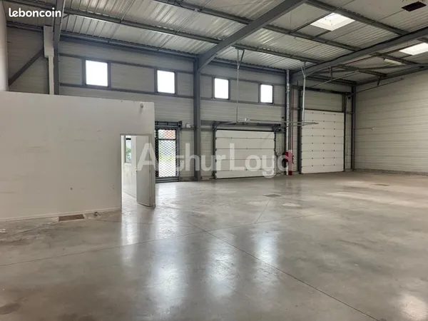 Local industriel 390 m²