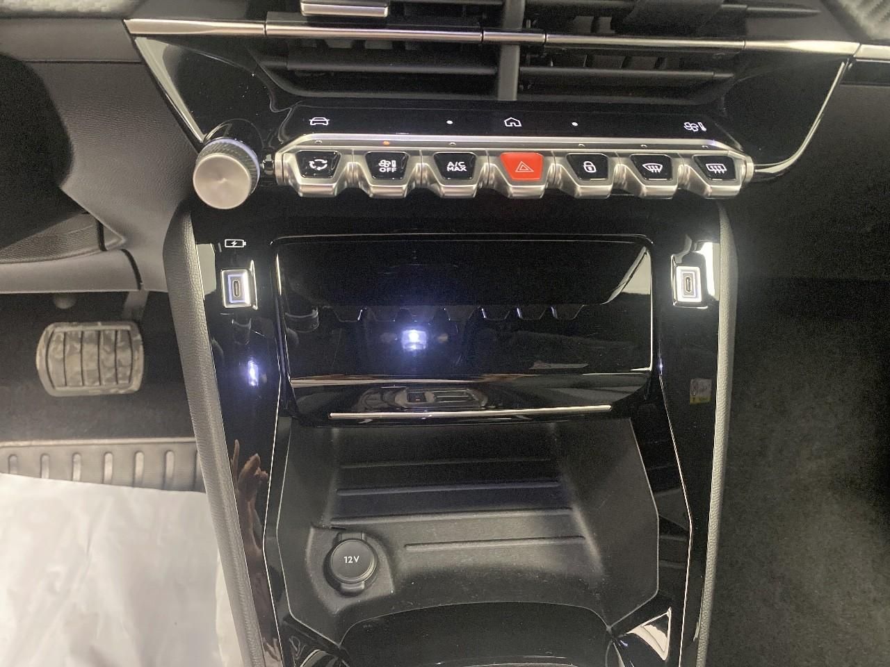 Peugeot 2008 hybrid 136 e-dcs6 allure — photo 15