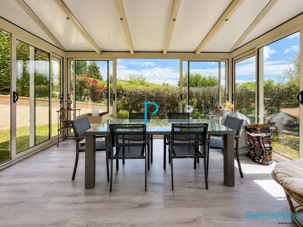 Maison individuelle de plain-pied 3 chambres avec véranda, sous