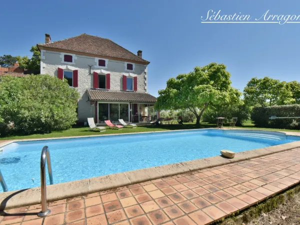 Maison 8 pièces 270 m²