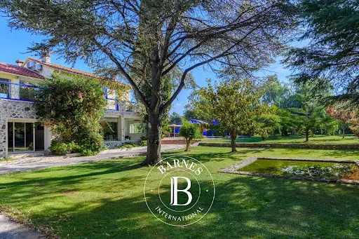 Maison 12 pièces 360 m²