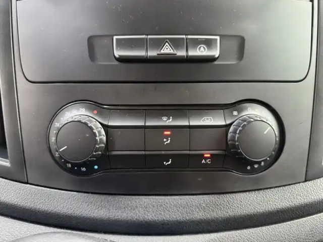 Mercedes Vito 110 cdi fourgon compact — photo 18