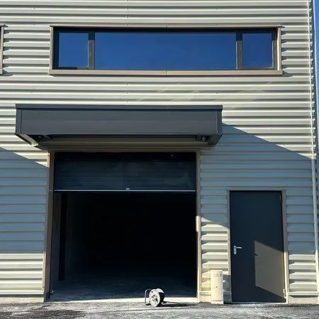 Vend local artisanal industriel neuf 90m2 aménagé