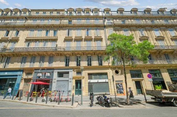Bureau 2 pièces 301 m²