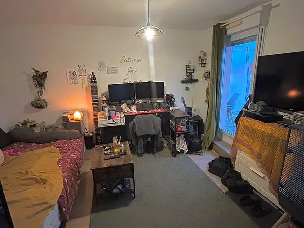 Lumineux studio meublé 30 m2, cuisine équipée indépendante, balcon