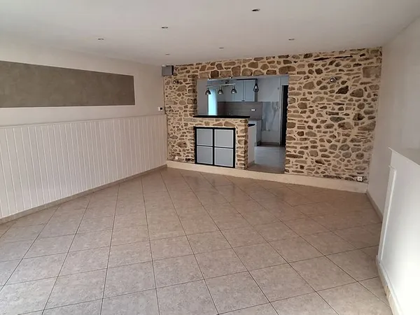 Location maison de bourg 87m2 libre de suite