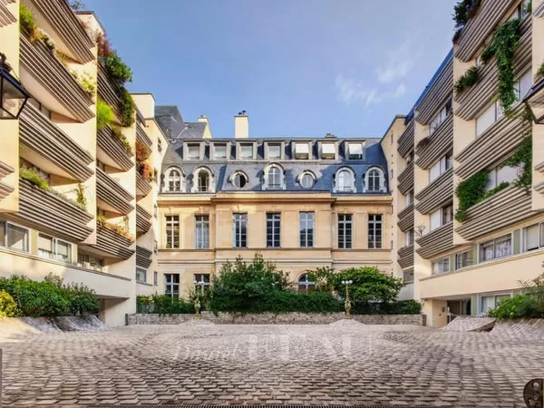 Paris 7e - 3 pièces avec box à l'hôtel de Vaudreuil, rue de la Chaise
