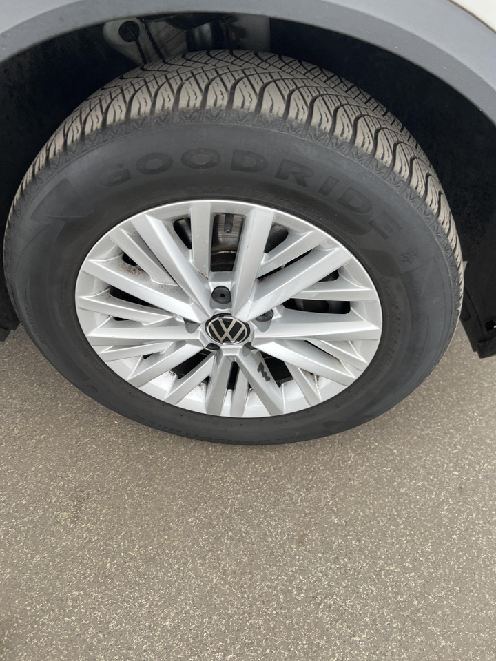 Volkswagen T-Roc — photo 37