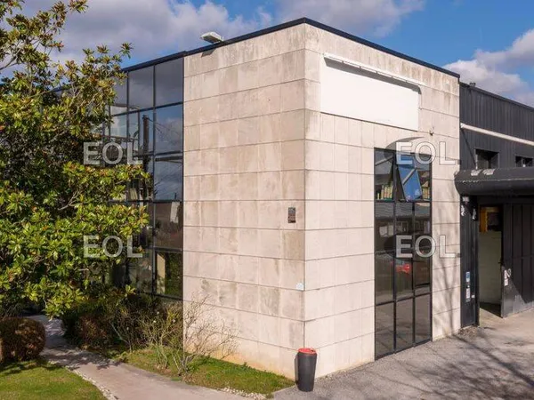 Entrepôt 2596 m²