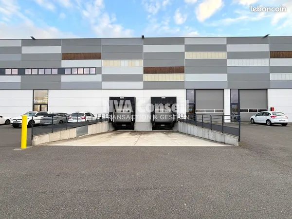 Local 2887 m² Neuville-sur-Oise