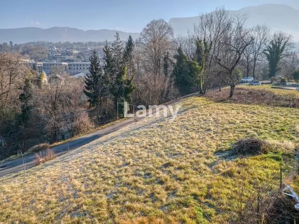 Terrain constructible 1244 m²