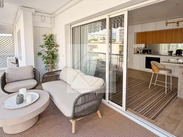 Appartement 3 pièces entièrement rénové – Cannes Palm Beach