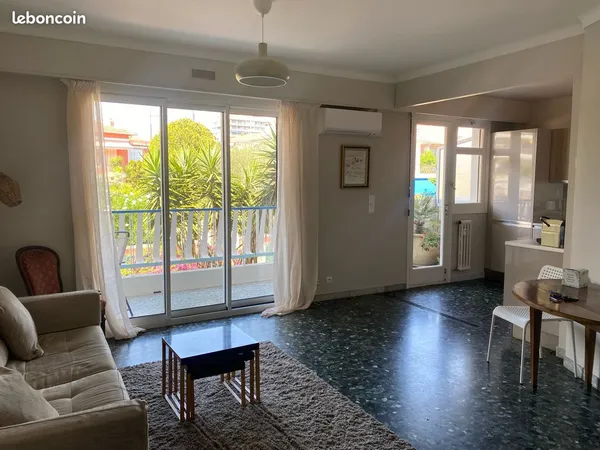 Cannes à proximité de l'hôpital - Élégant T2 Meublé, Terrasse 14 m², Résidence avec Gardien