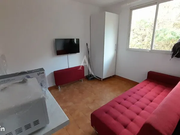 Studio 1 pièce 14 m²