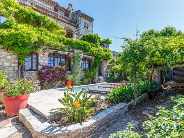 Demeure d'exception au coeur de Vence - vue mer, jardin paysager,