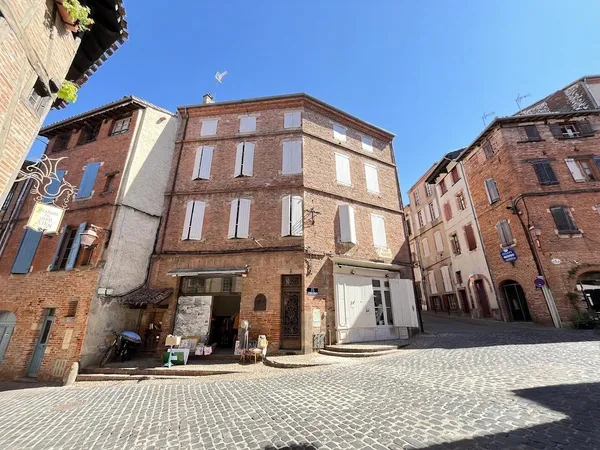 Bâtiment 2 pièces 154 m²