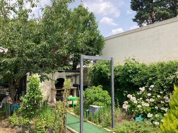 Appartement T3 donnant sur jardin avec véranda et terrasse