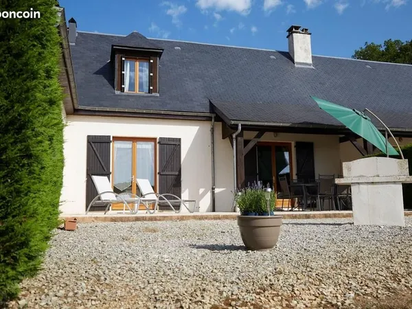 Agréable petite maison climatisée avec 2 chambres, terrasse privée avec très belle vue sur village e