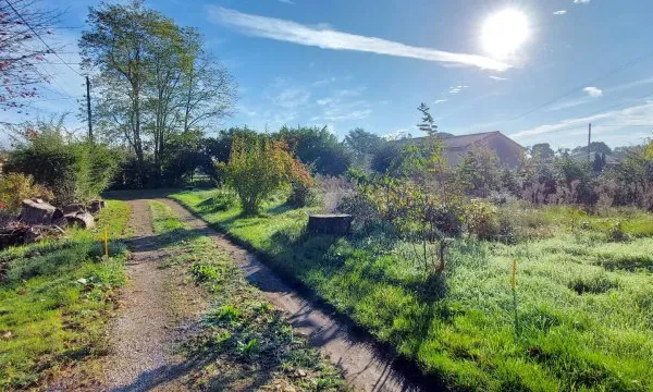 A VENDRE BEAU TERRAIN A BATIR PAMIERS 587 m2