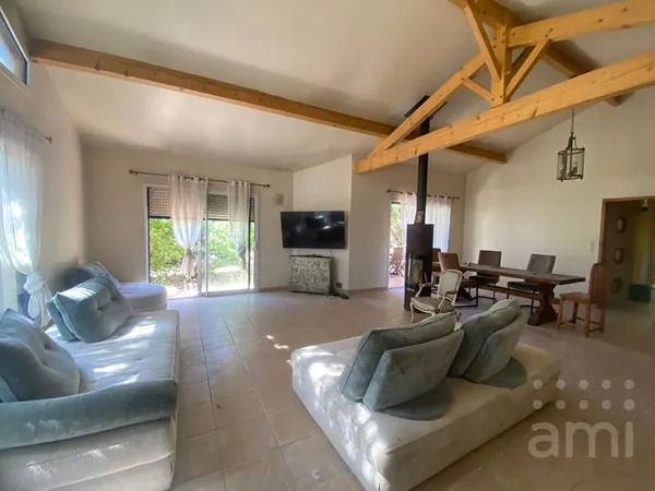 Maison de plain-pied 6 pièces 158 m²