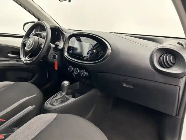 Toyota Aygo 1.0 s-cvt 72 dynamic — photo 19