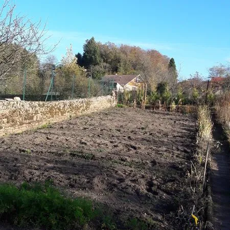 À louer - Maison mitoyenne d'environ 54 m² avec garage, cour et jardin - Centre de Bruyères