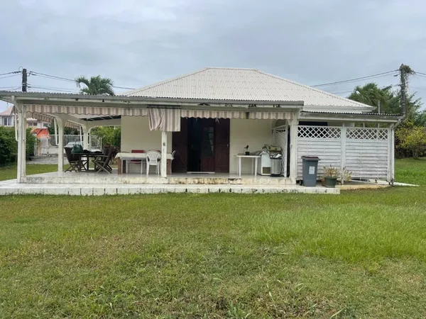 Maison à vendre 3 pièces GOYAVE (971)