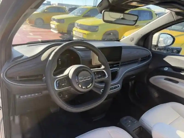 Fiat 500 e 118ch giorgio armani collectors edition my25 step 2 — photo 10